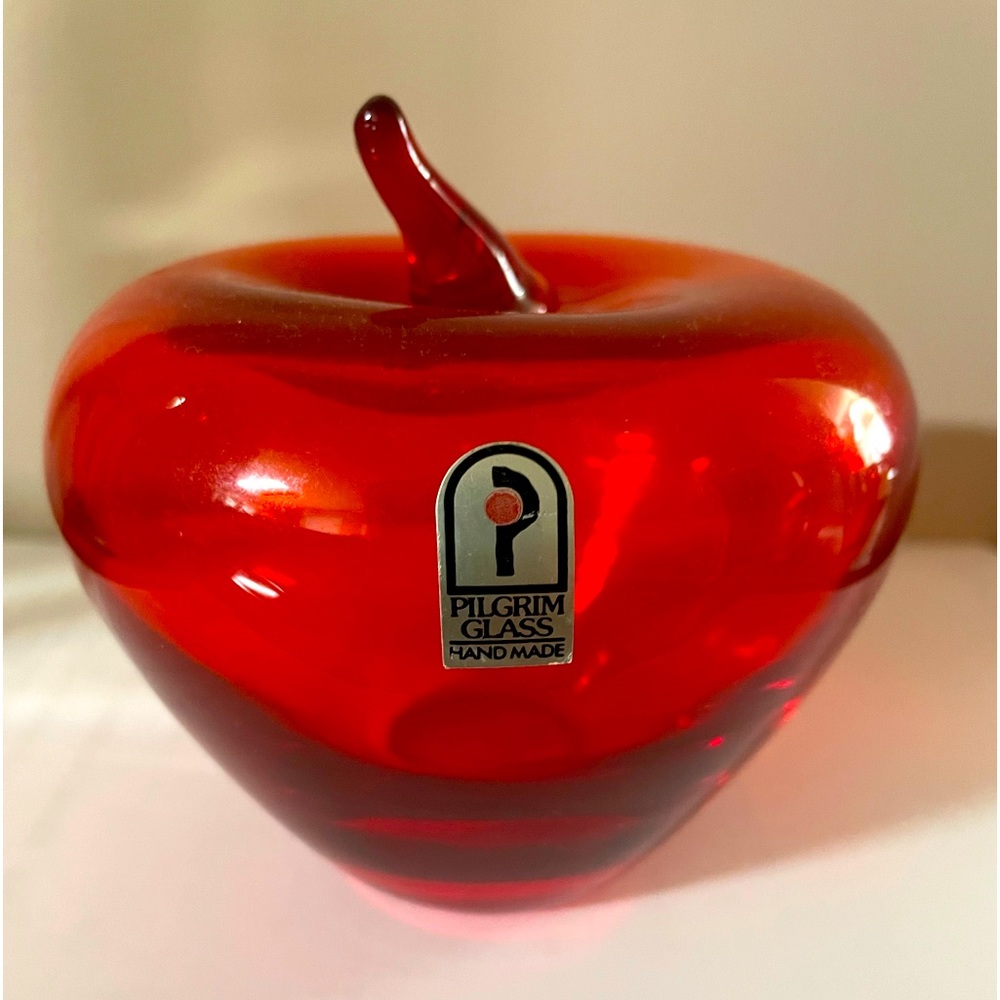 Pilgrim glass Vintage hand blown red apple paperweight excellent condition
